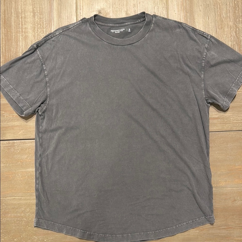 Abercrombie & Fitch Men's Relaxed Curved Hem T-Shirt